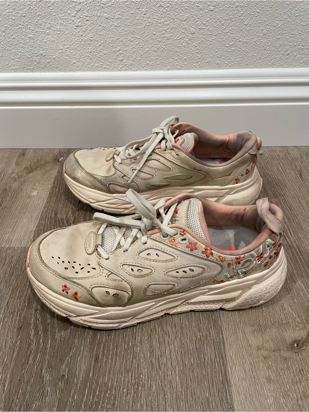 Hoka Vibrant Bloom Athletic Sneakers Vanilla Dry Clay Pink Floral Embroidery 7.5 - Picture 5 of 9
